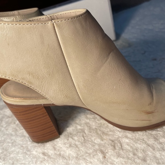Call it Spring Ankle Bootie in Size 6.5 in light beige - Picture 5 of 9